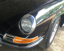Indlæs billede i Gallery viewer, Sugar Scoop Headlights on a classic car, featuring modern Hella H4 halogen insert.